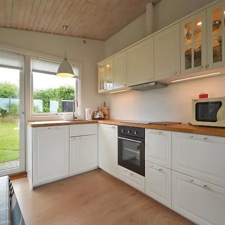 Three-bedroom Holiday In 펜션