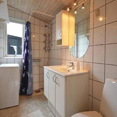 펜션 Three-bedroom Holiday In