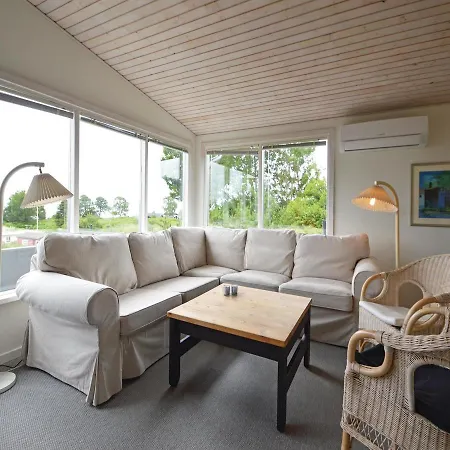 Three-bedroom Holiday In 펜션 Sjolund