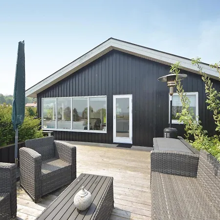 Three-bedroom Holiday In 펜션 Sjolund