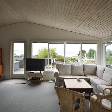 Three-bedroom Holiday In 펜션 Sjolund