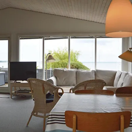 Three-bedroom Holiday In 펜션