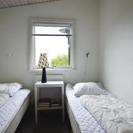 Three-bedroom Holiday In 펜션 Sjolund