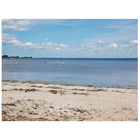 Three-bedroom Holiday In * Sjolund